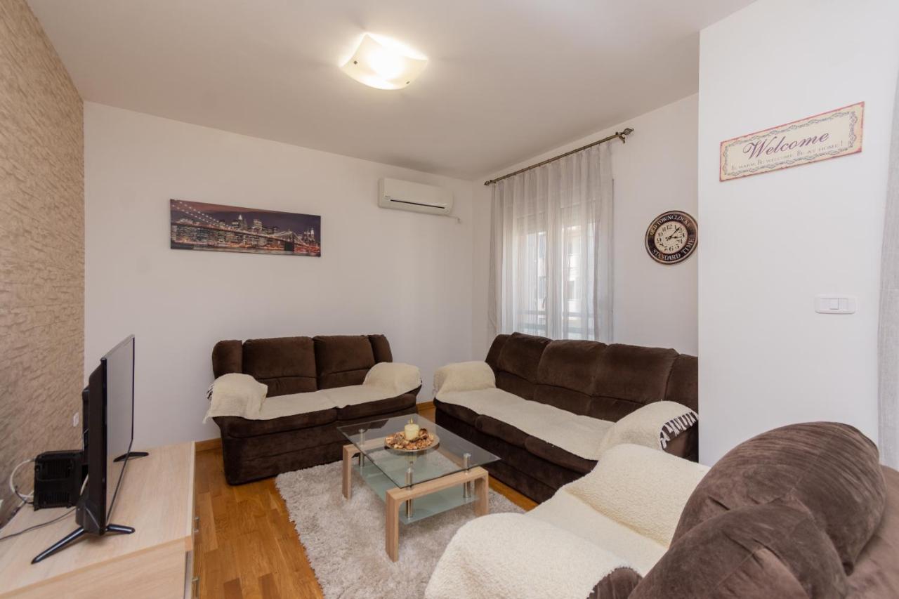 City Compass Apartment 2 Podgoriţa Exterior foto