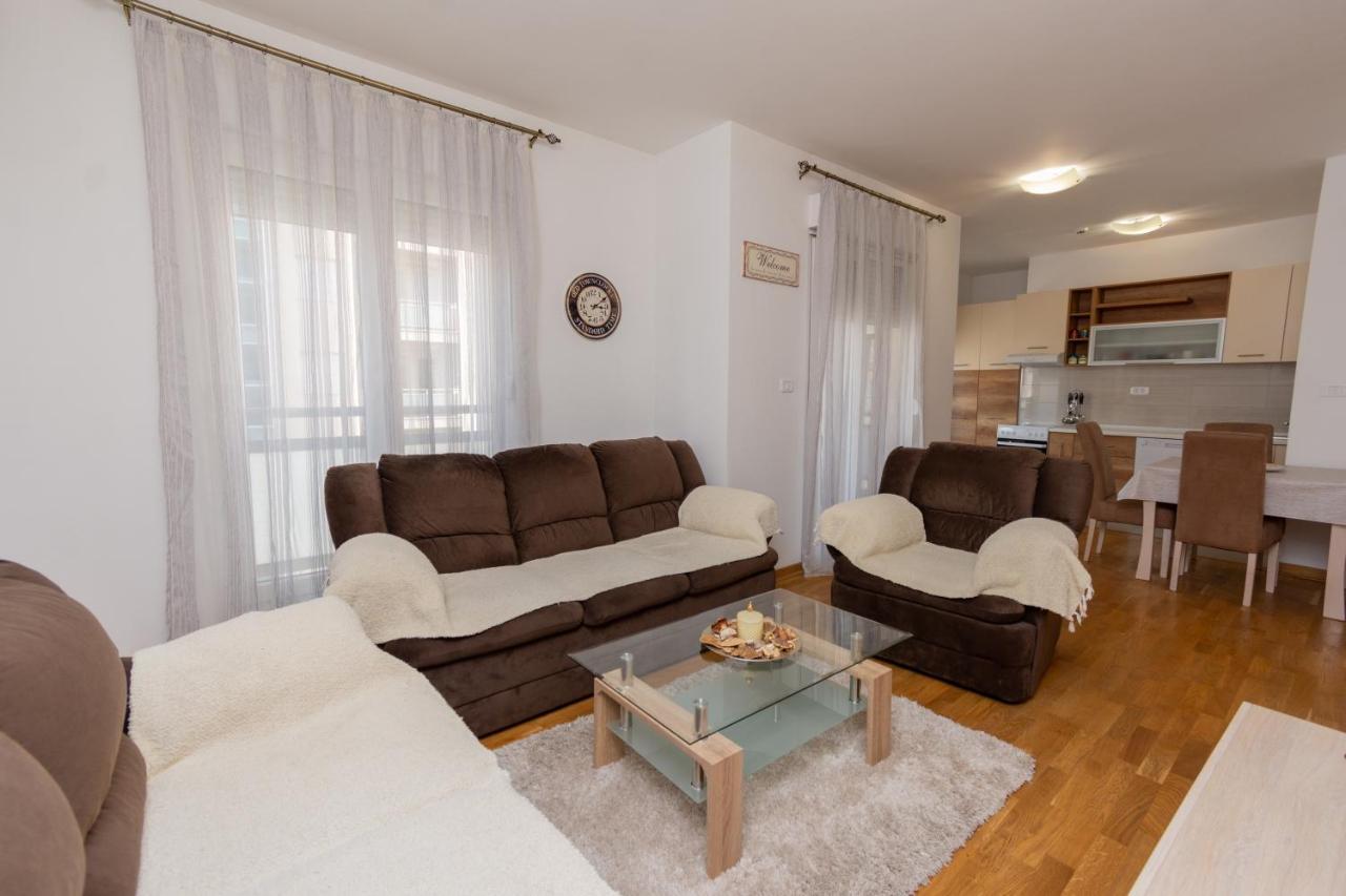 City Compass Apartment 2 Podgoriţa Exterior foto
