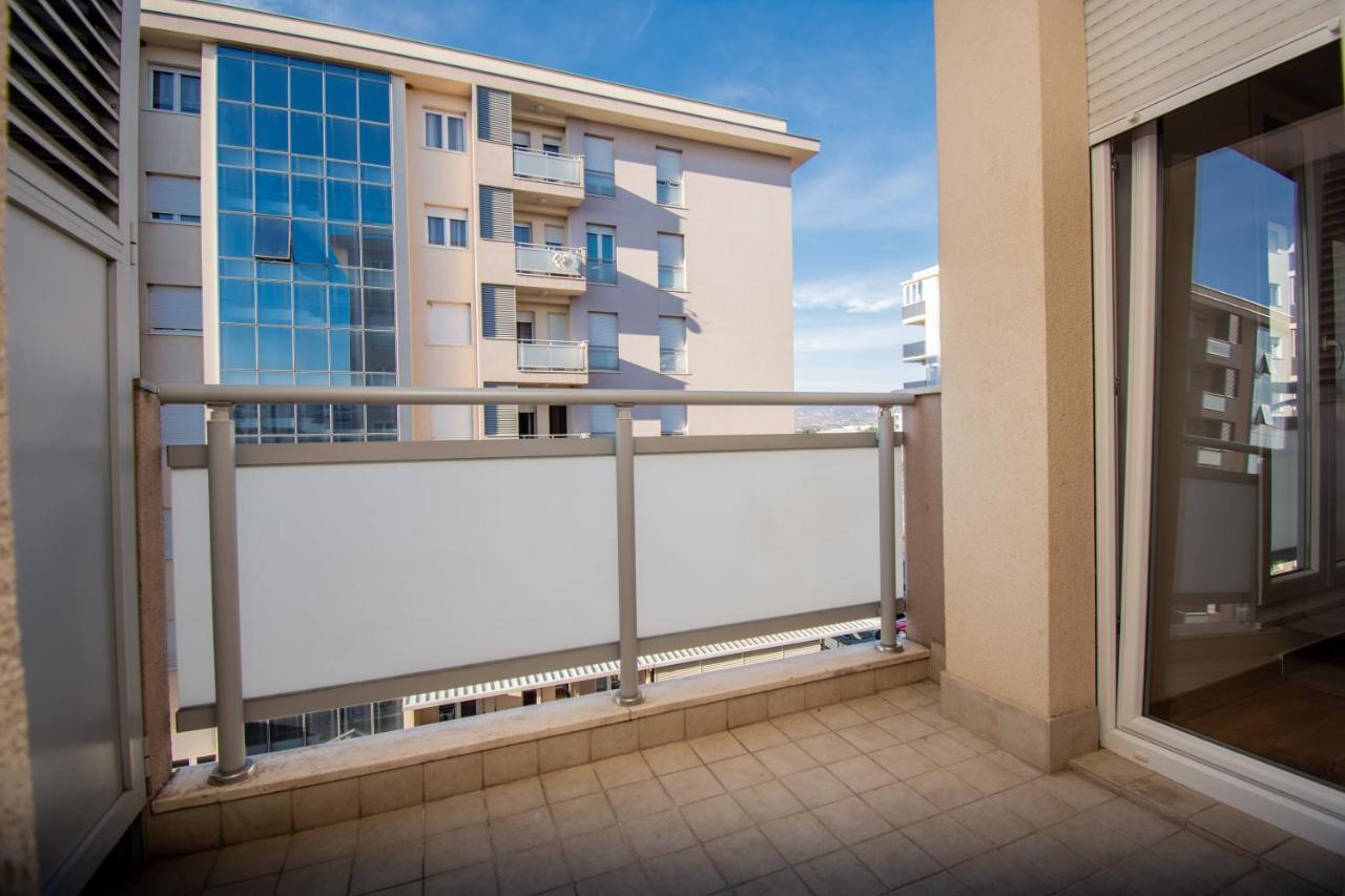 City Compass Apartment 2 Podgoriţa Exterior foto