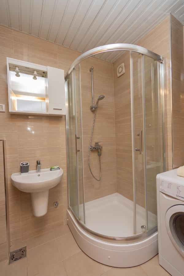 City Compass Apartment 2 Podgoriţa Exterior foto